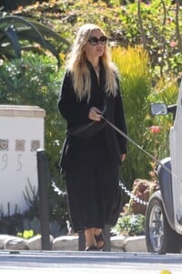 rachel-zoe-out-with-her-dog-in-los-angeles-02-11-2022-6.jpg