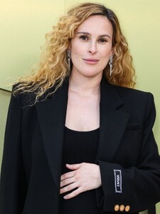 rumer-willis-at-versace-fw23-show-at-pacific-design-center-in-west-hollywood-03-09-2023-6.jpg