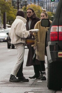 rumer-willis-out-in-los-feliz-02-26-2023-2.thumb.jpg.cd6f4109baa6027fba3458be6e39d20c.jpg