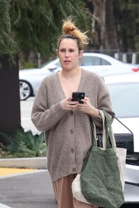 rumer-willis-shopping-for-groceries-at-erewhon-03-05-2023-2.jpg