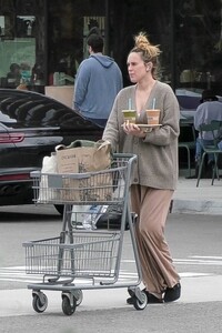 rumer-willis-shopping-for-groceries-at-erewhon-03-05-2023-4.jpg