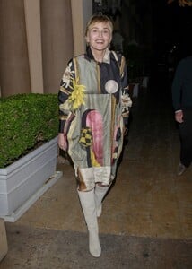 sharon-stone-leaves-a-business-dinner-at-maybourne-hotel-in-beverly-hills-04-12-2022-9.thumb.jpg.239d43a70155ab8bfb1cee423424d848.jpg
