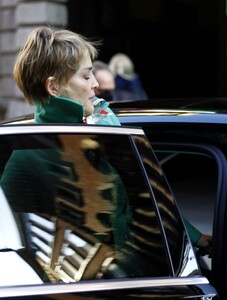 sharon-stone-leaves-her-hotel-in-milan-02-28-2022-5.thumb.jpg.279b69618f20d6689d2ed8e8ae5ad410.jpg