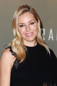 sienna-miller-at-extrapolations-premiere-in-los-angeles-03-14-2023-4.jpg