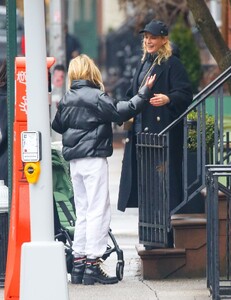 sienna-miller-camila-morrone-and-diane-kruger-out-in-new-york-02-28-2023-1.jpg