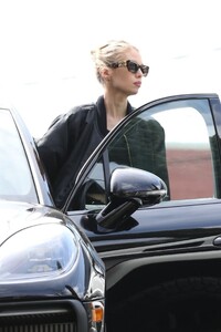 stella-maxwell-out-in-los-angeles-03-09-2023-1.jpg