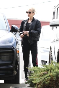 stella-maxwell-out-in-los-angeles-03-09-2023-2.jpg