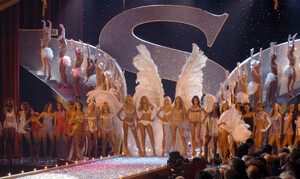 supermodel.pictures-vsfs2003-1455.thumb.jpg.03abd6aa3dd521e75a2edfb8872ddc25.jpg