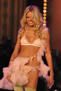 supermodel.pictures-vsfs2003-2029.thumb.jpg.fcf1fd7aab7257fd65589d07e2adeba2.jpg