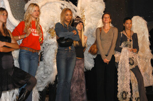 supermodel.pictures-vsfs2003-392.thumb.jpg.c406396ce1b524e195596c1e461c13f3.jpg