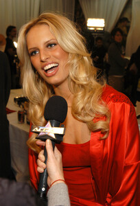 supermodel.pictures-vsfs2003-860.thumb.jpg.e4c0786ab640cbf19aac25e19017189e.jpg