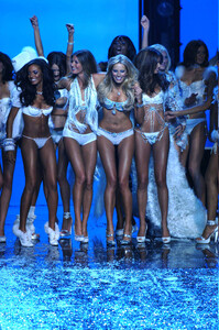 supermodel.pictures-vsfs2006-2187.thumb.jpg.42354506242ba49e5ec860405665d406.jpg