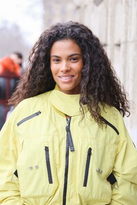 tina-kunakey-arrives-at-stella-mc-cartney-womenswear-fall-winter-2023-2024-show-at-paris-fashion-week-03-06-2023-0.jpg