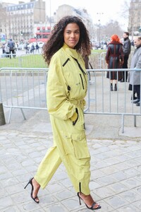 tina-kunakey-arrives-at-stella-mc-cartney-womenswear-fall-winter-2023-2024-show-at-paris-fashion-week-03-06-2023-5.jpg