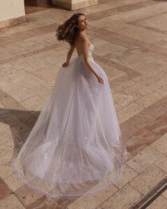 veronika_korshun.bridal_298066695_139470998491122_5429482755627114391_n.jpg