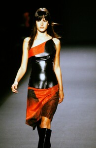 vivienne-tam-fw-2001-17.thumb.jpg.4781cd594d22dae5478f776f5c6f48e8.jpg