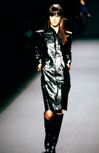 vivienne-tam-fw-2001-2.thumb.jpg.1aa52fd9841456de80df4432d6d964ce.jpg