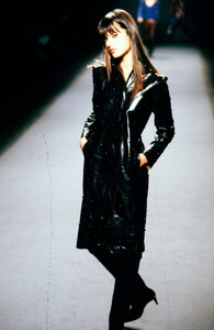 vivienne-tam-fw-2001-3.thumb.jpg.656f6d994e2e068aaa78a18ff9b00b83.jpg