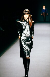 vivienne-tam-fw-2001-4.thumb.jpg.701b53832f9160301e4c4566e1785aa9.jpg