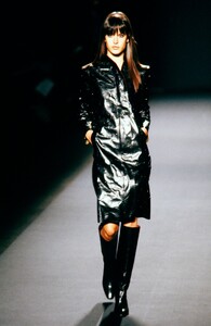 vivienne-tam-fw-2001-6.thumb.jpg.f947d436611236c2826b871766e90f20.jpg