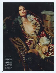 vogue-japan-11-2010_sasha_(2).thumb.jpg.42c3cb4c2a68133886d1bcf710a6f6b0.jpg