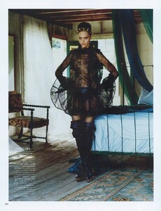 vogue-japan-11-2010_sasha_(5).thumb.jpg.2e4eea331c098bd8232c506dee1cc7d2.jpg
