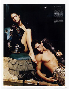 vogue-japan-11-2010_sasha_(6).thumb.jpg.1f6d3d150a976e0cc3172ba98d466852.jpg