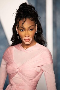 winnie-harlow-at-vanity-fair-oscar-party-in-beverly-hills-03-12-2023-4.jpg
