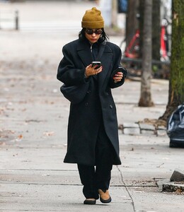 zoe-kravitz-out-and-about-in-new-york-03-05-2023-0.jpg