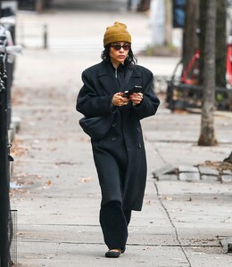 zoe-kravitz-out-and-about-in-new-york-03-05-2023-1.jpg