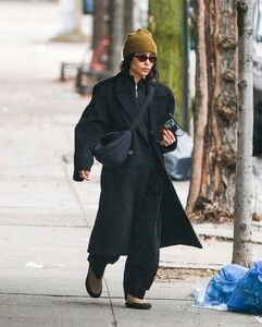 zoe-kravitz-out-and-about-in-new-york-03-05-2023-3.jpg