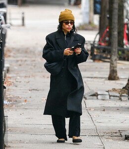 zoe-kravitz-out-and-about-in-new-york-03-05-2023-4.jpg