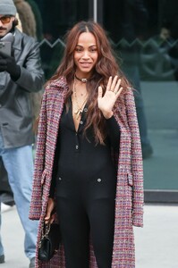 zoe-saldana-at-chanel-show-at-paris-fashion-week-03-07-2023-3.jpg