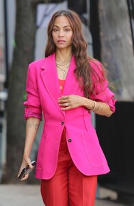 zoe-saldana-filming-a-stella-artois-beer-commercial-with-matt-damon-and-ludacris-in-new-york-03-09-2023-0.jpg