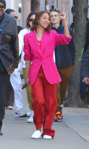 zoe-saldana-filming-a-stella-artois-beer-commercial-with-matt-damon-and-ludacris-in-new-york-03-09-2023-7.jpg