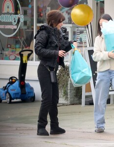 zooey-deschanel-shopping-at-a-toy-store-in-los-angeles-03-11-2023-3.jpg