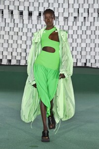 00001a-Stella-Mccartney-Paris-Spring-2022-RTW-Credit-Brand.thumb.jpg.3fd32da66a5872e83960f77e24415265.jpg