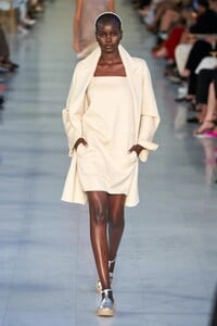 00002-Max-Mara-Milan-Spring-2022-RTW-Credit-Alessandro-Lucioni-GORUNWAY.thumb.jpg.98da12921ddee23fd8a0f3f434aa61c7.jpg