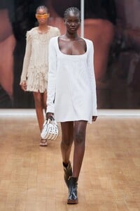 00002-Tods-Spring-2022-RTW-Credit-Alessandro-Lucioni-GORUNWAY.thumb.jpg.ad8e2959ca7388e863cb4d6b96334f24.jpg