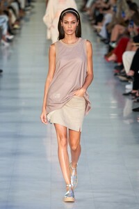 00003-Max-Mara-Milan-Spring-2022-RTW-Credit-Alessandro-Lucioni-GORUNWAY.thumb.jpg.9559c5db69c44f0e6a893843de7621c8.jpg