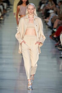 00004-Max-Mara-Milan-Spring-2022-RTW-Credit-Alessandro-Lucioni-GORUNWAY.thumb.jpg.aa2fe116293cc525904c83d7aee6d3be.jpg