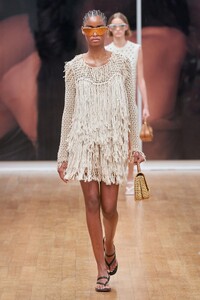 00004-Tods-Spring-2022-RTW-Credit-Alessandro-Lucioni-GORUNWAY.thumb.jpg.0d024251752359c0a033d204437802e7.jpg