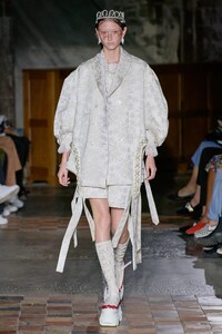 00006-Simone-Rocha-Spring-22-London-credit-Daniele-Obberrauch-Gorunway.thumb.jpg.b705a1685307e5d0a9248ded93b76ef1.jpg
