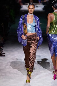 00006-Tom-Ford-Spring-2022-RTW-Credit-FILIPPO-FIOR-GORUNWAY.thumb.jpg.c966c4bf80ad9fa821bfcad4f06c222a.jpg