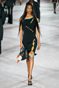 00006-versace-spring-2022-rtw-milan-credit-alessandro-lucioni-gorunway.thumb.jpg.aeaeaad5f8a67d6e61b87af32cb11bb1.jpg