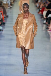 00007-Max-Mara-Milan-Spring-2022-RTW-Credit-Alessandro-Lucioni-GORUNWAY.thumb.jpg.971a43f45a3043fba7683e102b346c62.jpg