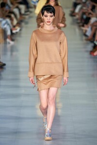 00008-Max-Mara-Milan-Spring-2022-RTW-Credit-Alessandro-Lucioni-GORUNWAY.thumb.jpg.5faa8457ff614e83a1e66cb2e771048e.jpg