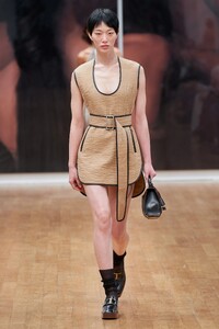 00010-Tods-Spring-2022-RTW-Credit-Alessandro-Lucioni-GORUNWAY.thumb.jpg.f250ce29ee15fc7f855f155f0b195d93.jpg