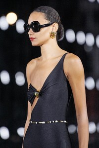 00011-Saint-Laurent-Spring-22-RTW-DETAILS-credit-gorunway.thumb.jpg.84864ecf955e8d130cda914b4ace9bf3.jpg