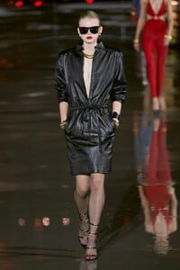 00012-Saint-Laurent-Spring-22-RTW-Paris-credit-gorunway.thumb.jpg.8e8a75749296854c5d2dab42fc4a064b.jpg